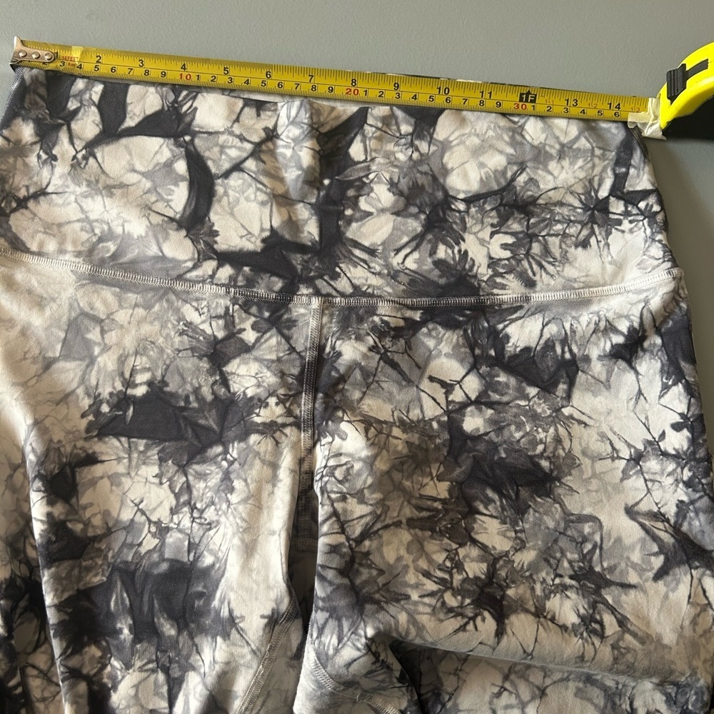 Lululemon Athletica Monochrome Tie-Dye Capris - Picture 3 of 9